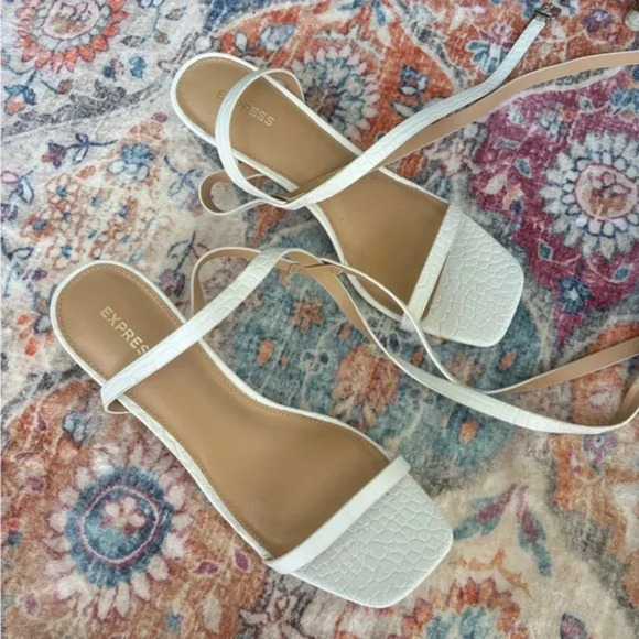 Express | white kitten heels | Great condition | Size 9 - Picture 1 of 5